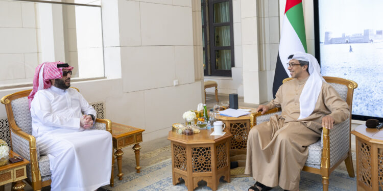 تركي آل الشيخ يلتقي الشيخ منصور بن زايد في أبوظبي
