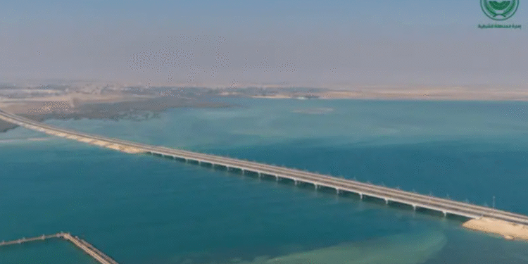 تدشين أطول جسر بحري في شرق السعودية
