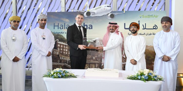 احتفال طيران السلام بإطلاق أولى رحلاته المباشرة من مسقط إلى أبها (العمانية)