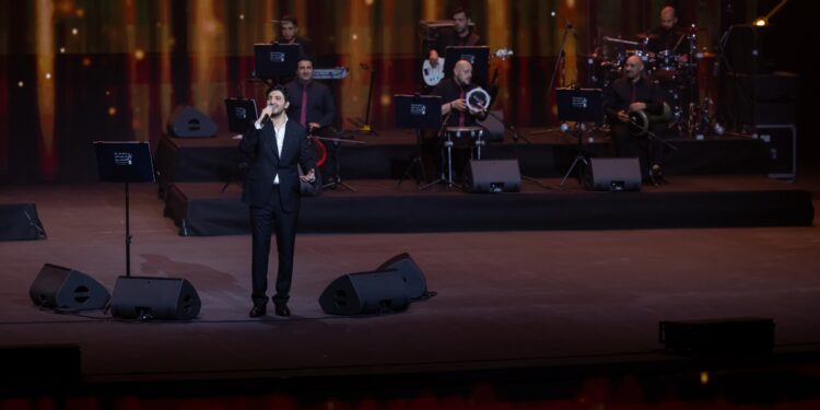 محمد فضل شاكر يُحيي حفلاً غنائياً ضمن “مهرجان الرياض للمسرح”