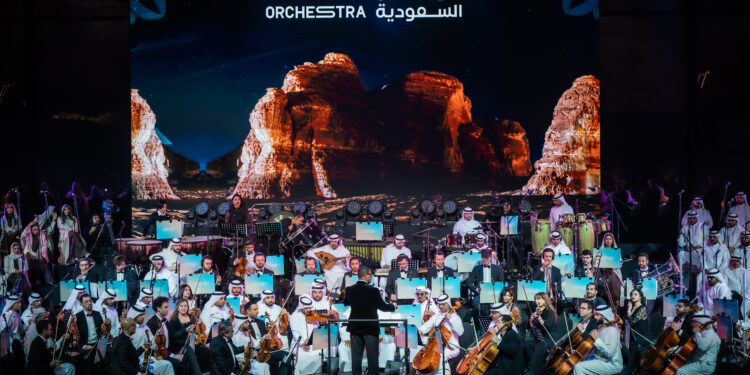 قدَّم الحفل تجربة فنية متكاملة جمعت بين الأداء الأوركسترالي والهوية الموسيقية السعودية