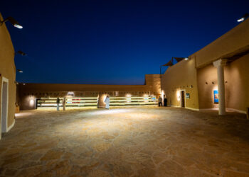 تُقدّم في القصر تجربة بصرية وسمعية فريدة للزائرين (موسم الدرعية)