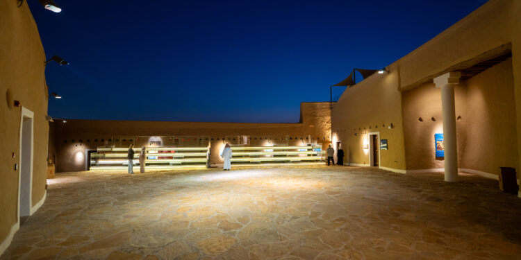 تُقدّم في القصر تجربة بصرية وسمعية فريدة للزائرين (موسم الدرعية)