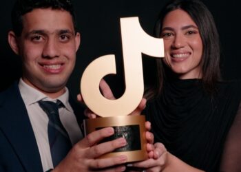 تمثل الجوائز فرصةً للاحتفاء بالإبداع الذي يقدمه المجتمع (تيك توك)