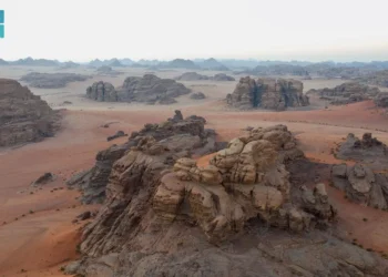 مشاهد تمتد بلا حدود بين الرمل والجبال (واس)