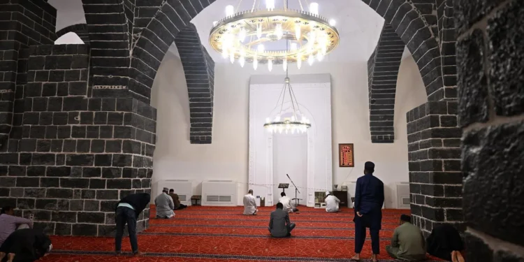 مسجد الغمامة.. شاهدٌ على الإرث الإسلامي ووجهةٌ للزوار خلال رمضان