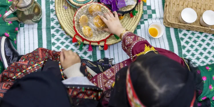 أزياء الأطفال التراثية تزين ليالي رمضان في الحدود الشمالية