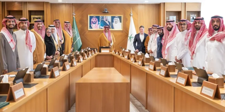 وزارة الإعلام توقع اتفاقيات مع 9 شركات لتأهيل الكفاءات الوطنية