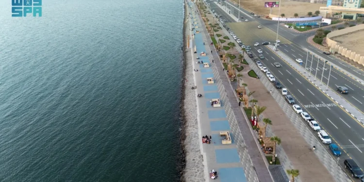 رمضان جيزان.. بين البحر والحياة العصرية