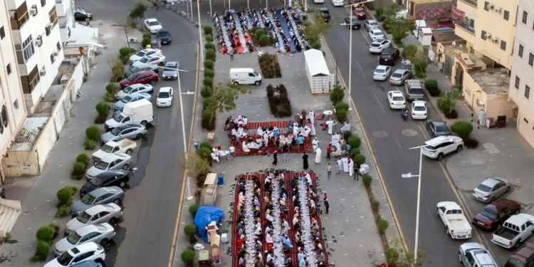 الإفطار الرمضاني الجماعي يُجسد التلاحم المجتمعي