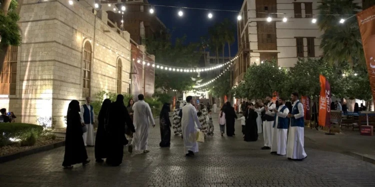 “جدة التاريخية” تستقبل زوارها بالأهازيج وحفاوة التراث الحجازي