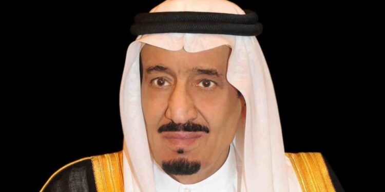 خادم الحرمين الشريفين يهنئ المواطنين والمقيمين والمسلمين بمناسبة شهر رمضان