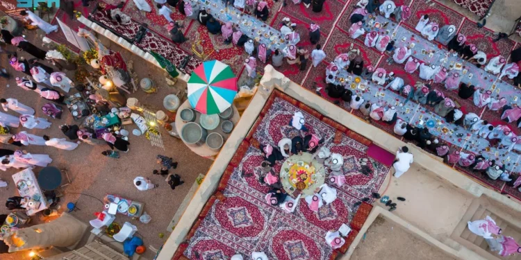 “فطور الأولين” في الرس يستحضر المائدة الرمضانية القديمة