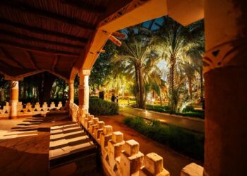 زوار ليالي الدرعية يكتشفون تاريخًا متجذرًا وتجربة أصيلة