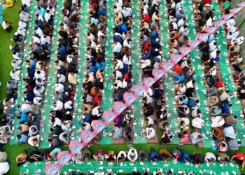 أحياء مكة.. مشاهد اجتماعية تجسد روح الإيثار في رمضان
