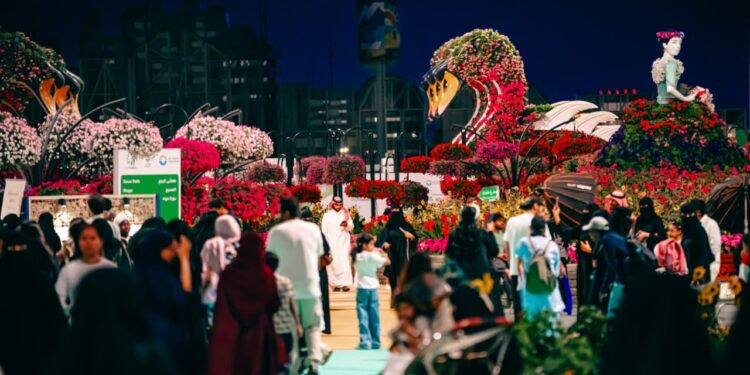 “بوليفارد فلاورز” تستقبل الزوار بأكبر حديقة عالمية للزهور الطبيعية
