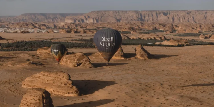 العلا.. حين تتنافس الأرض والسماء على إبهار الزائر