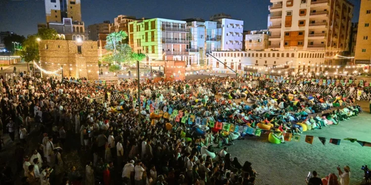 جدة تحوّل بطولة كأس الخليج إلى كرنڤال سياحي